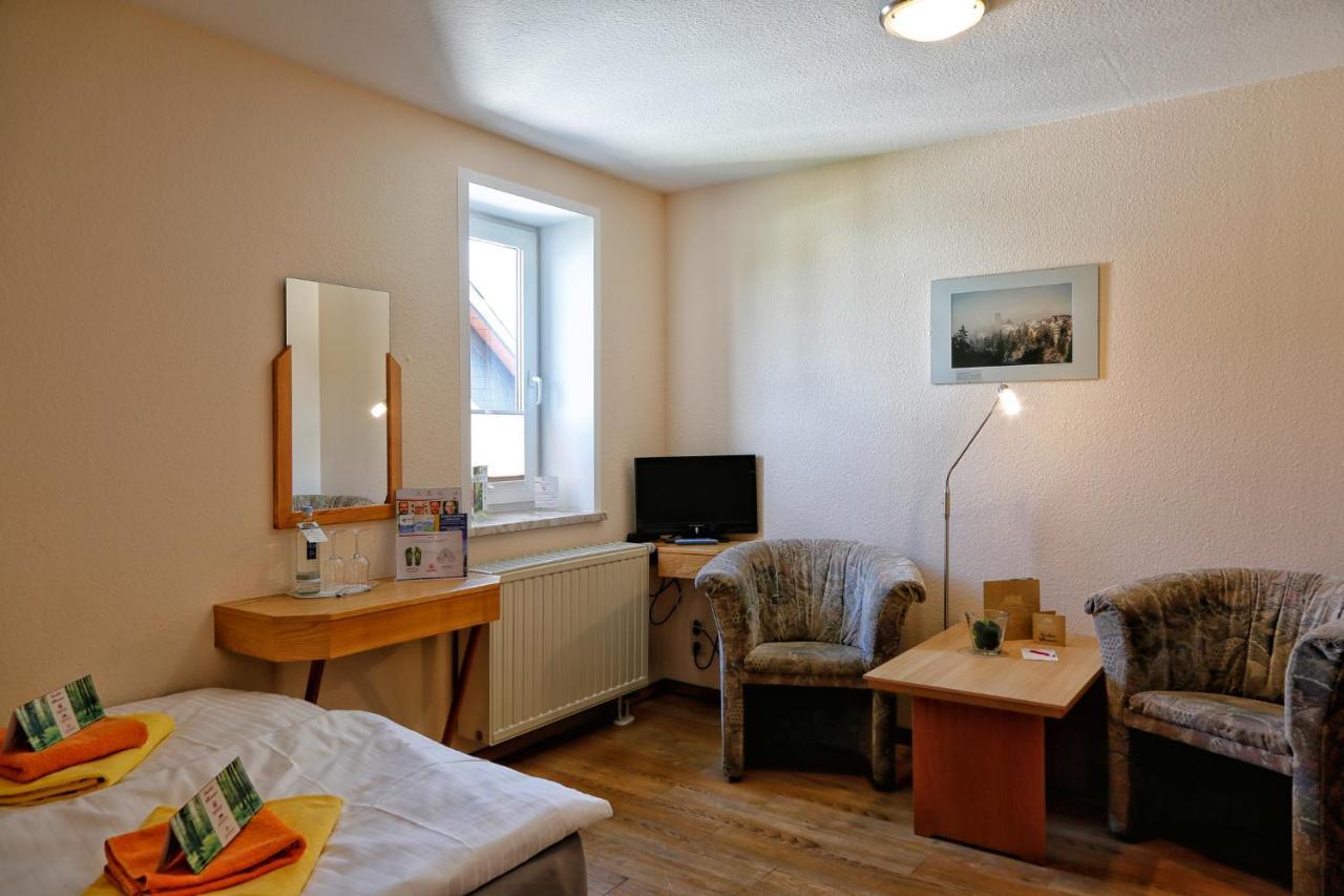 Konsum Gaestehaus Quisisana - Oberhof Обергоф Екстер'єр фото