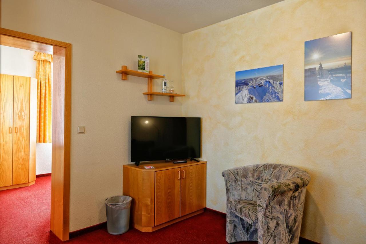 Konsum Gaestehaus Quisisana - Oberhof Обергоф Екстер'єр фото